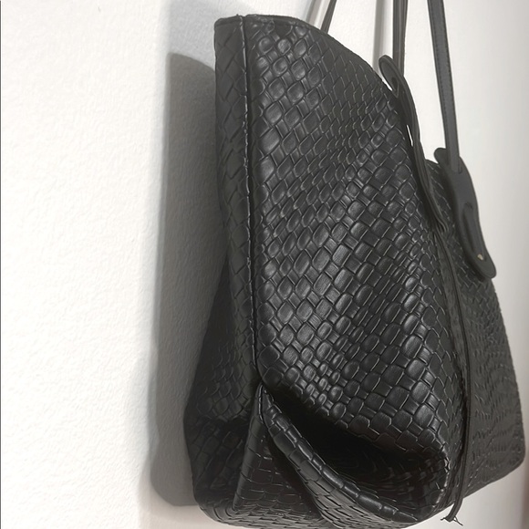 Elegant Black Woven Tote Bag - Picture 3 of 5